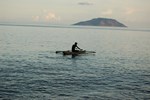 A fisherman off the coast of Pantar, looking towards Pura island (© M. Klamer).