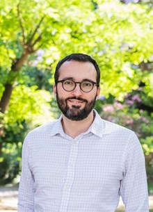 Defective and anti-defective phenomena in Greek toponymic inflection